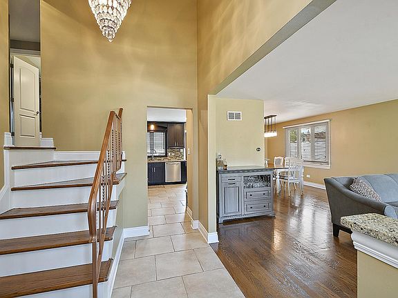 4th image of 5625 W 99th St