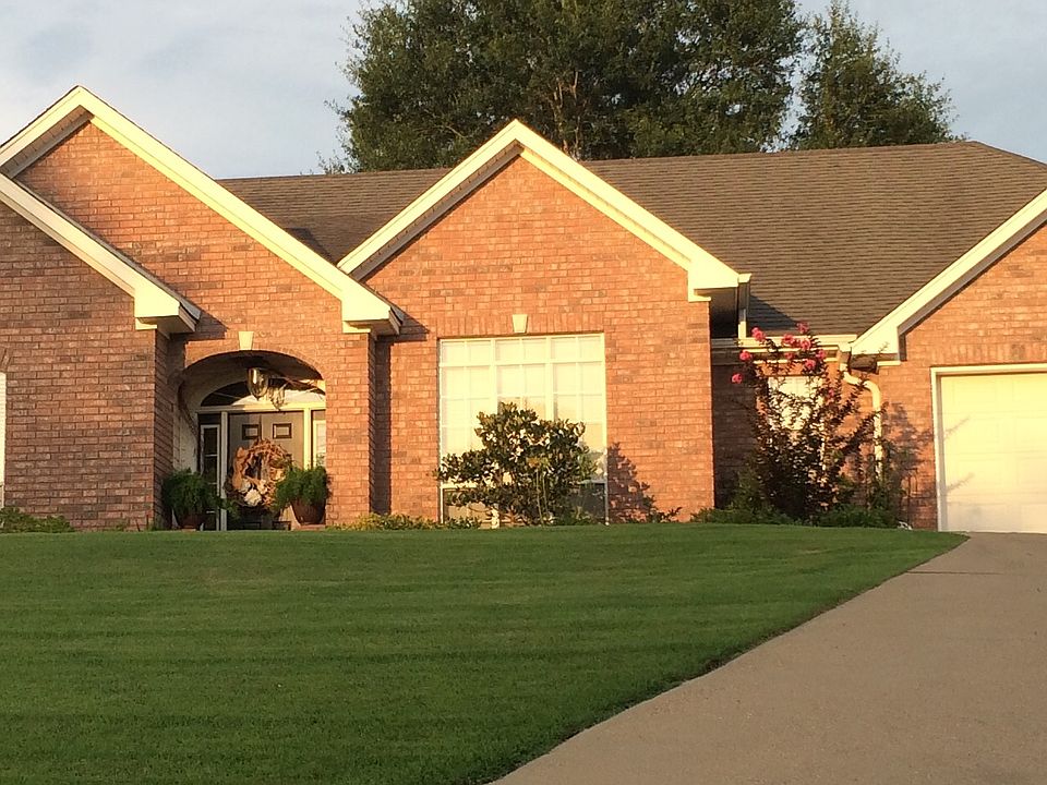 2car garage w/storage room