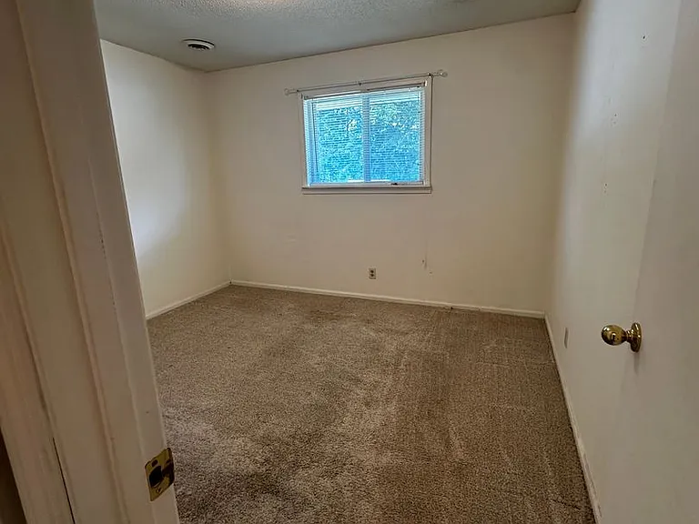 Versailles Apartments — Photo 10
