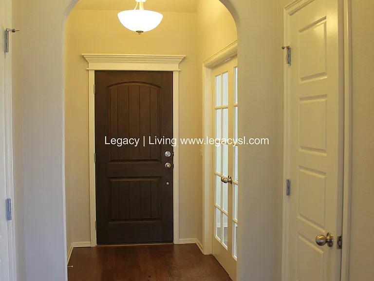 14734 S Urbana Ave — Photo 7