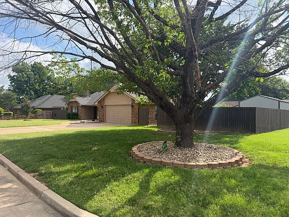 3rd image of 2504 Mallard Ln