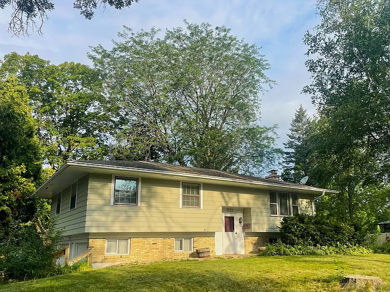 1522 Cameron Dr — Photo 1