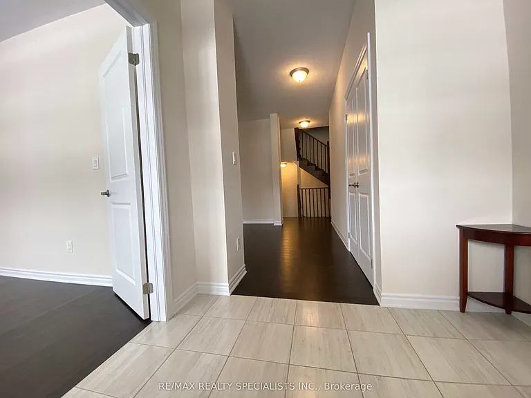 17 Oriole Cres — Photo 5