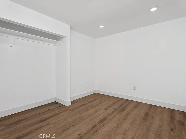 24543 Penfield St — Photo 12