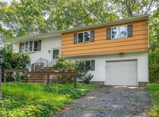 29 Reality Dr, Kinnelon, NJ 07405