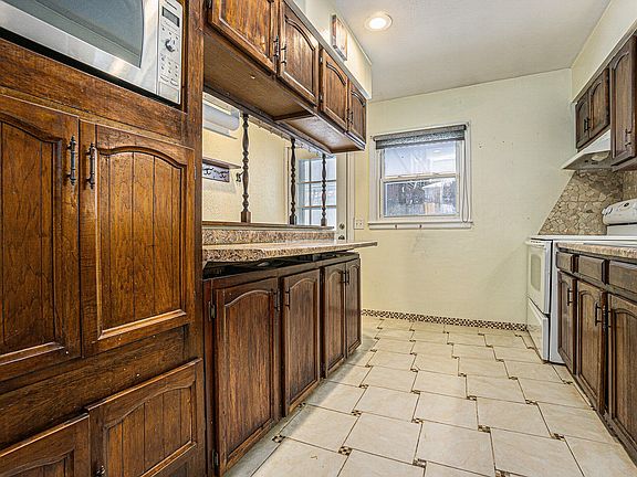 5th image of 1612 Buena Vista St