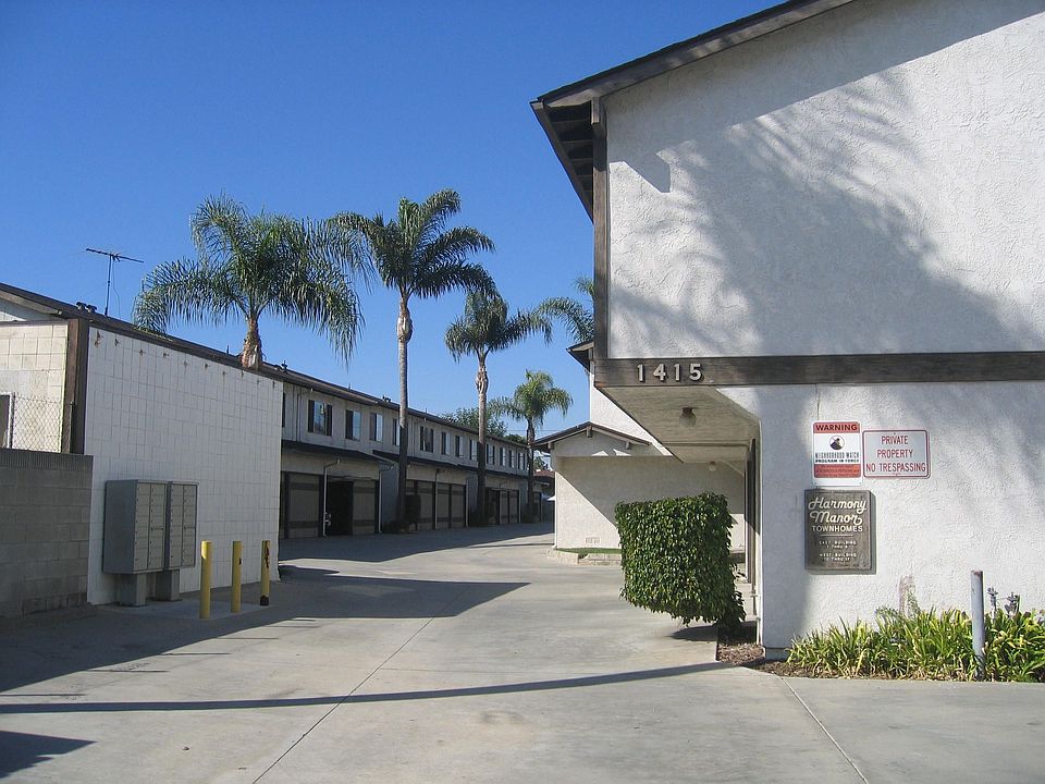 View when entering the driveway