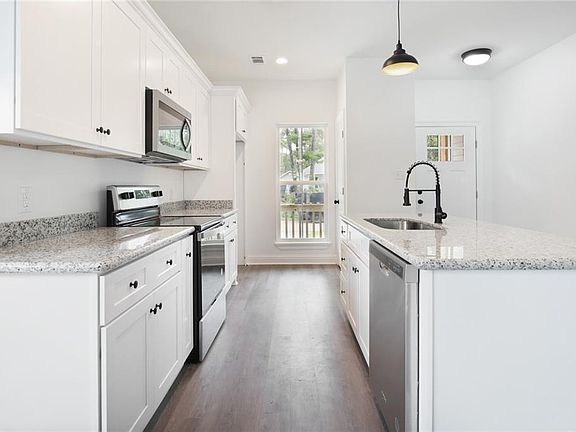 3rd image of 70425 3rd St