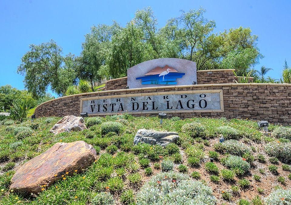 Entrance to Bernardo Vista Del Lago Community