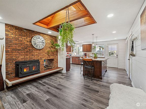 4th image of 4613 108th Street NE