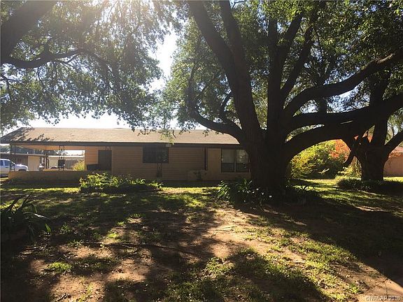 3rd image of 1110 Caroline Dr