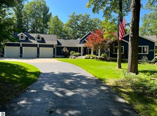 6802 Brandow Woods Dr, Traverse City, MI 49685