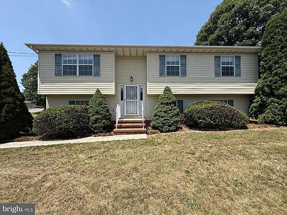 2nd image of 21 Coolidge Dr