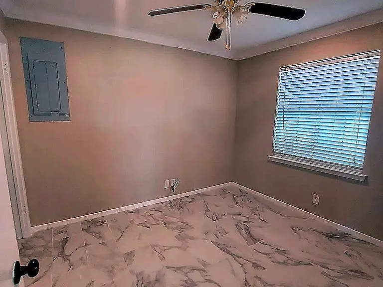 510 E Cook St — Photo 8