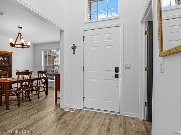 5th image of 2241 Hogan Way #117
