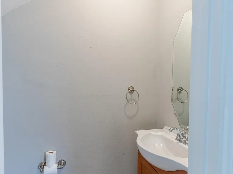 1118 Wilson St — Photo 16