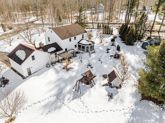 4th image of 8 Rock N Pines Road