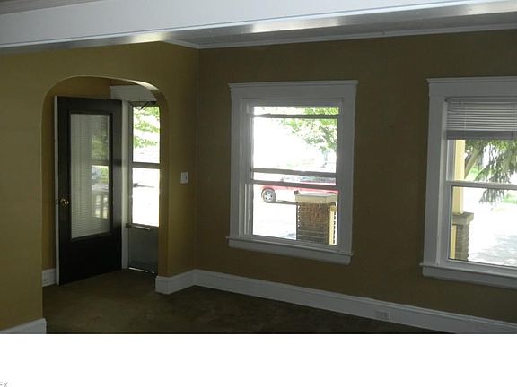 5th image of 10221 Bernard Ave