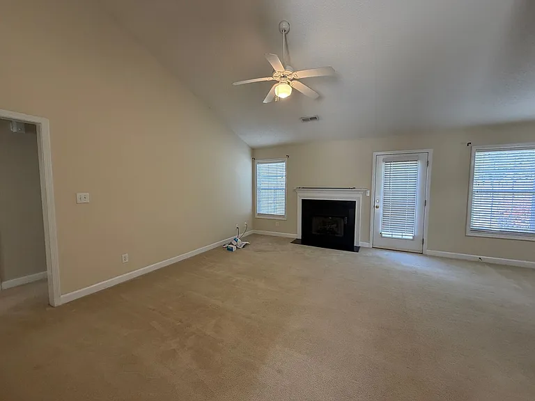 694 Huntingdon St — Photo 3