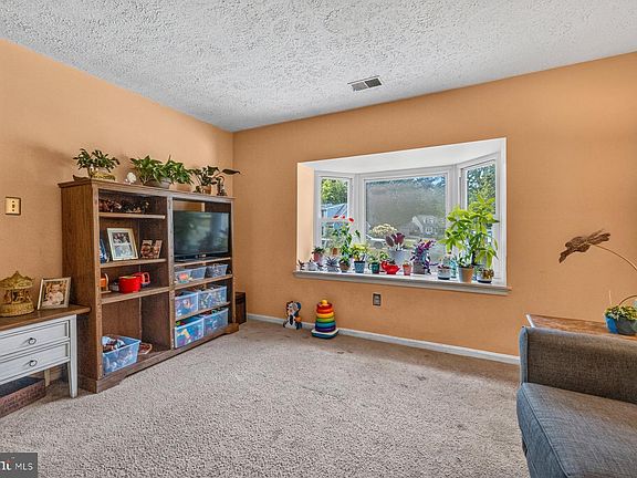 5th image of 3047 Berkshire Ct