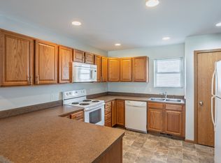 827 Hawkeye Dr, Dubuque, IA 52001