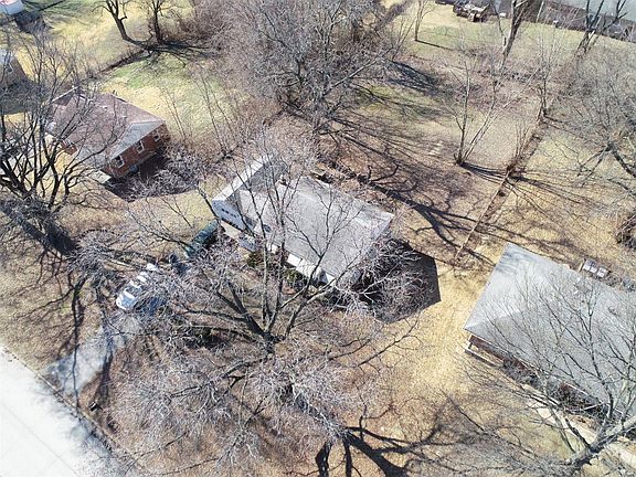 4th image of 10033 Knollcrest Dr