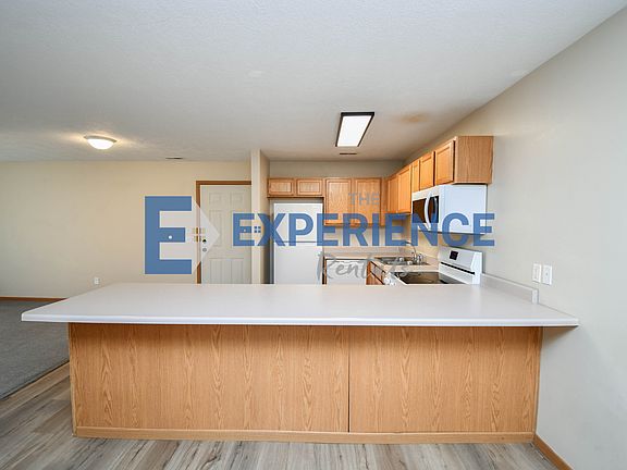 5th image of 1422 E Redwood Blvd