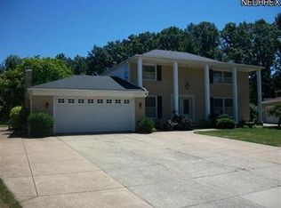 9257 Stoney Creek Ln, Parma Heights, OH 44130
