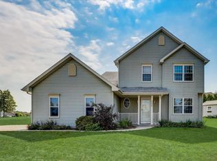 244 La Roche Ln, Belgium, WI 53004