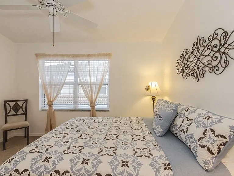 1044 Woodshire Ln #B210 — Photo 18