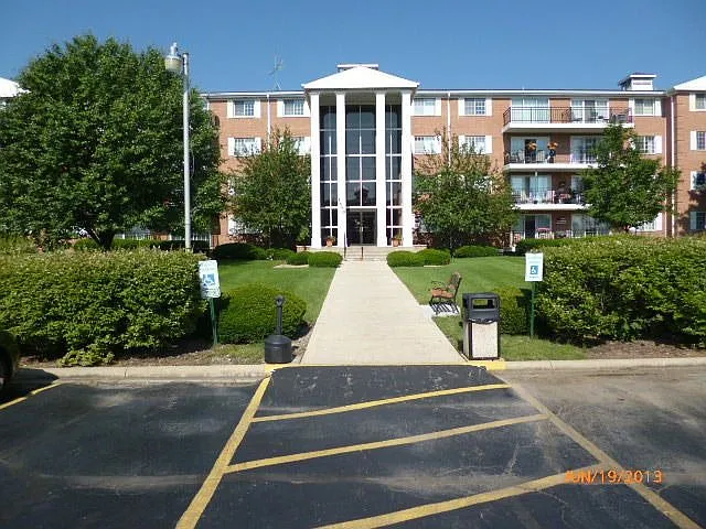 1060 N Farnsworth Ave APT 1113 photo 1