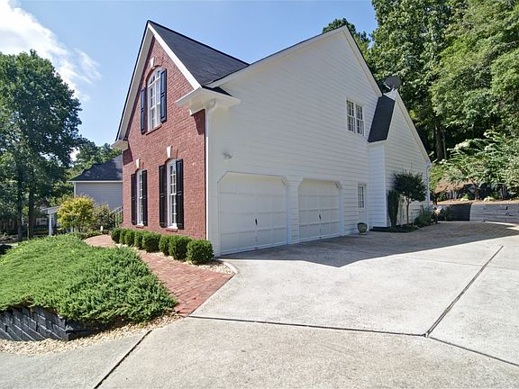 3rd image of 203 Wellesley Ct