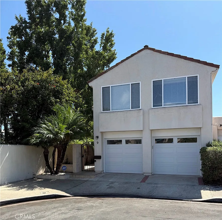 4 bed, 2.5 bath, 2126 sqft, $5,400 — Photo 1