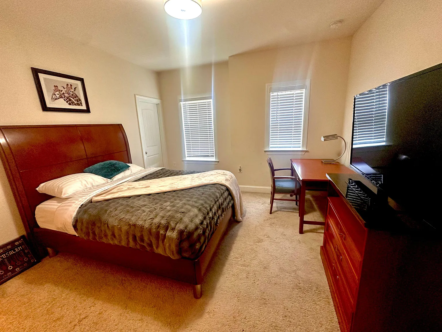 2 bed, 2.0 bath, 3231 sqft, $1,594 — Photo 2