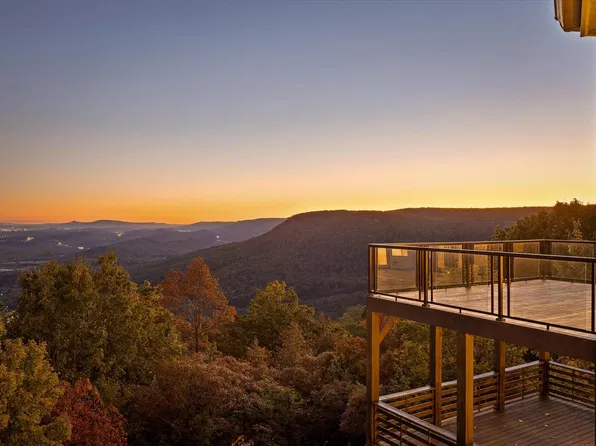 921 Rose Marie Ct, Soddy Daisy, TN 37379