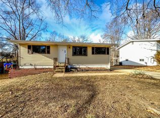420 Golden Valley Dr, Saint Louis, MO 63129