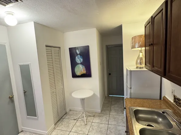 2921 SW 36th Ct, Miami, FL 33133