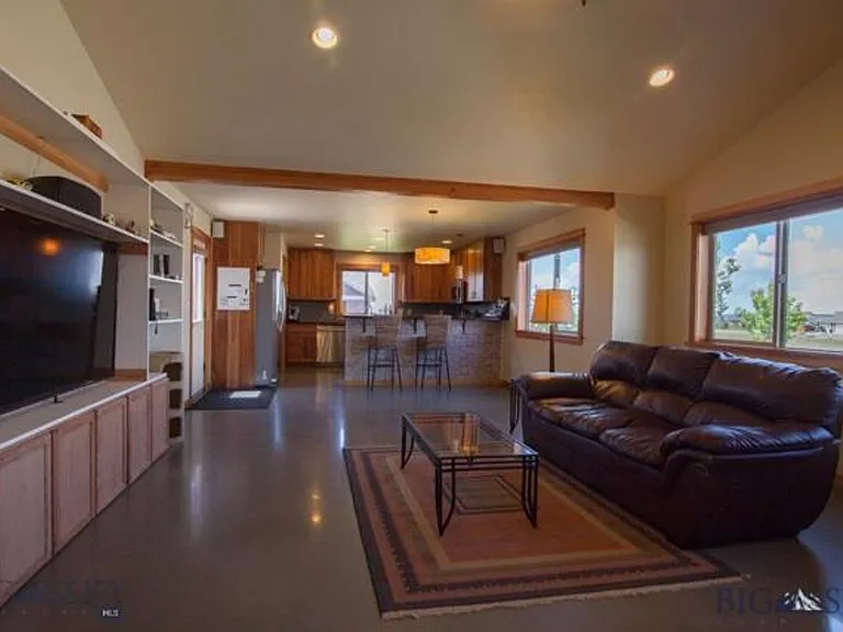 4020 Annie St — Photo 5
