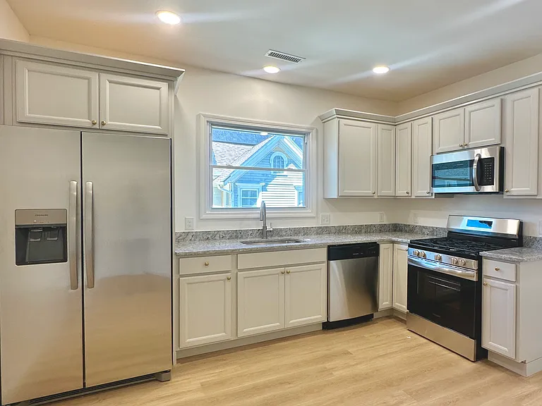 216 Minerva St #2 — Photo 3
