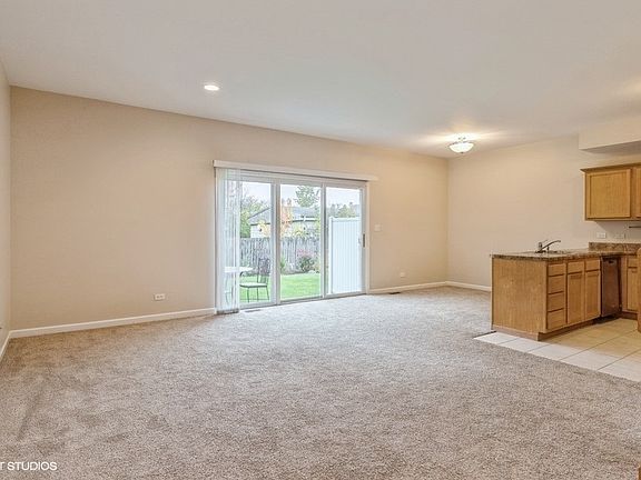 3rd image of 425 Filweber Ct #425