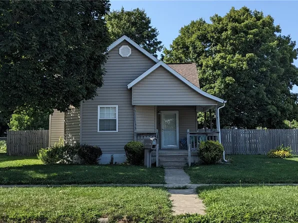 1337 Jefferson Ave, Charleston, IL 61920