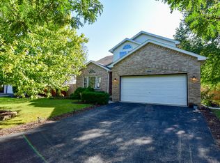 1846 Springside Dr, Crest Hill, IL 60403