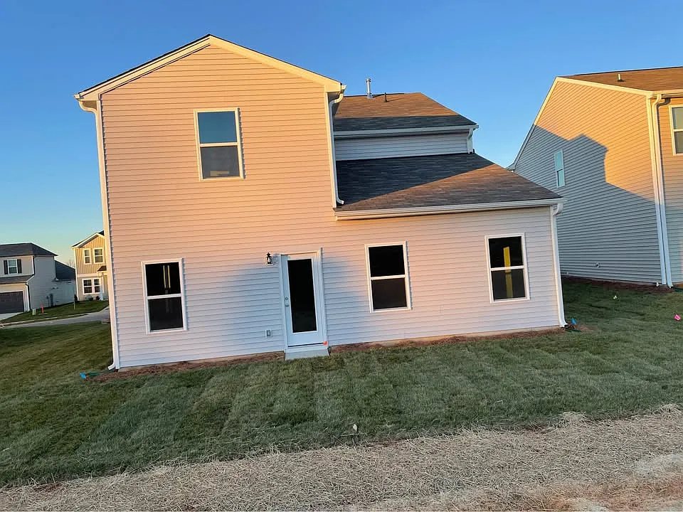 4 bed, 2660 sqft, $2,700 — Photo 2