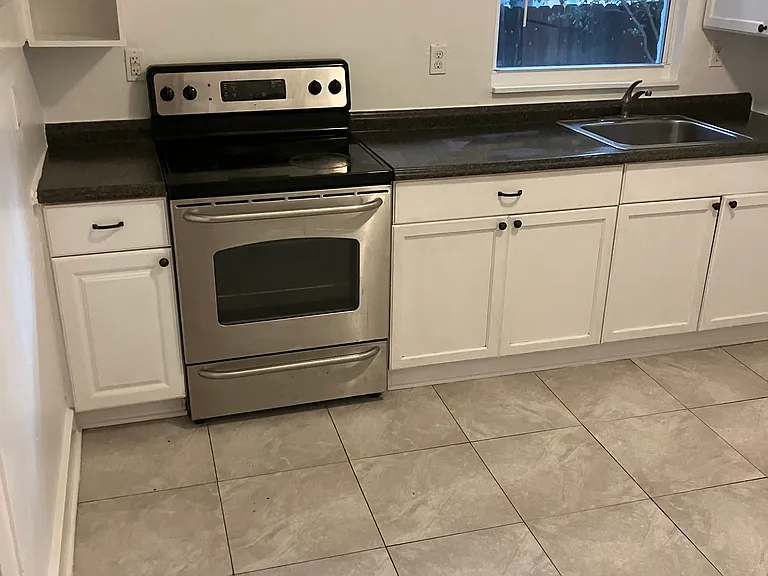 400 SW 10th Ave — Photo 12