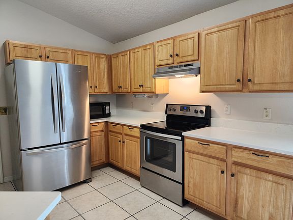2nd image of 1419 Russell Ave