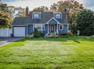 405 Renee Dr, Bayport, NY 11705