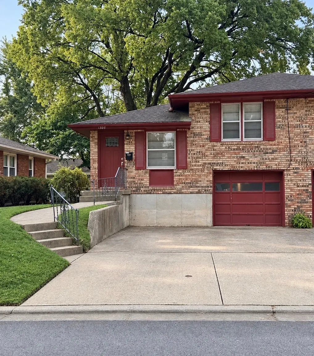1305 W Linden Ave — Photo 1