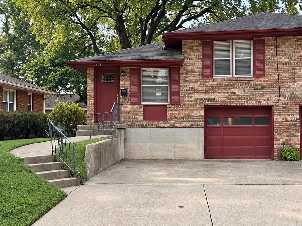 1305 W Linden Ave