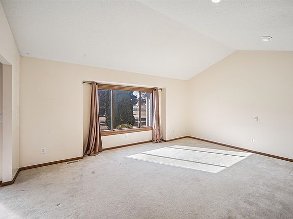 5th image of 8034 NE 38th Ave