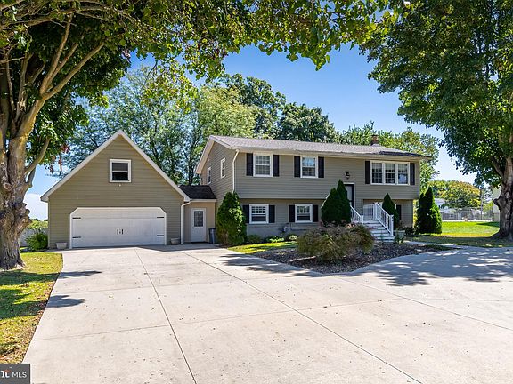 2nd image of 44 Lenape Dr